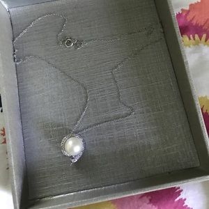 Cultured Freshwater Pearl & diamond necklace.